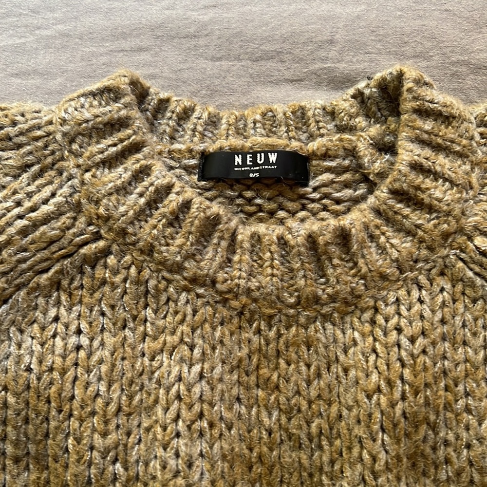Neuw Crewneck Sweater -Small - Picture 2 of 3